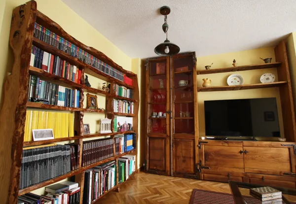 biblioteca librería en un salón